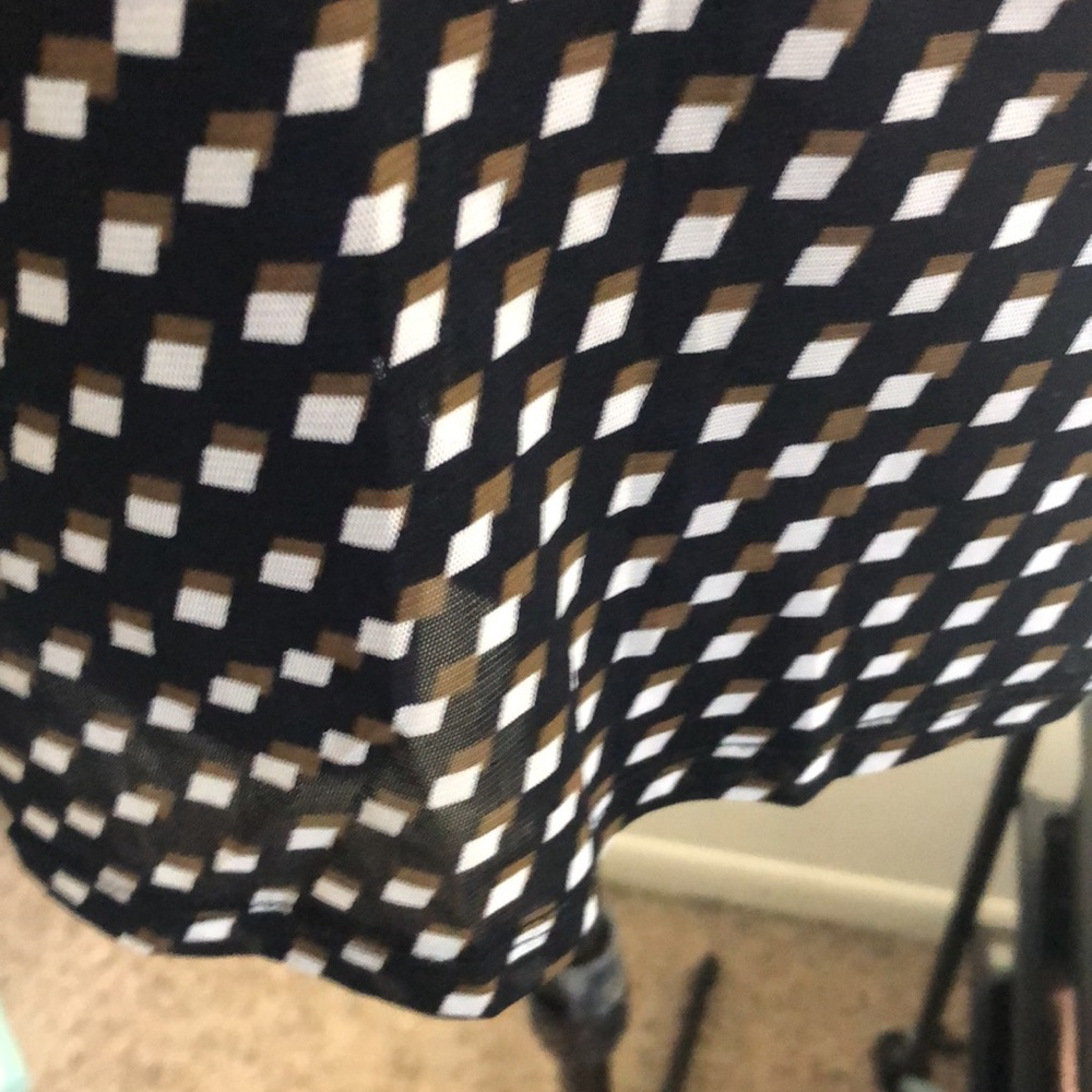 Diamond pattern sheer blouse - Picture 3 of 4